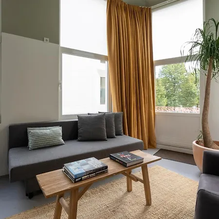 Shway - The Black Pants Apartment Antwerp